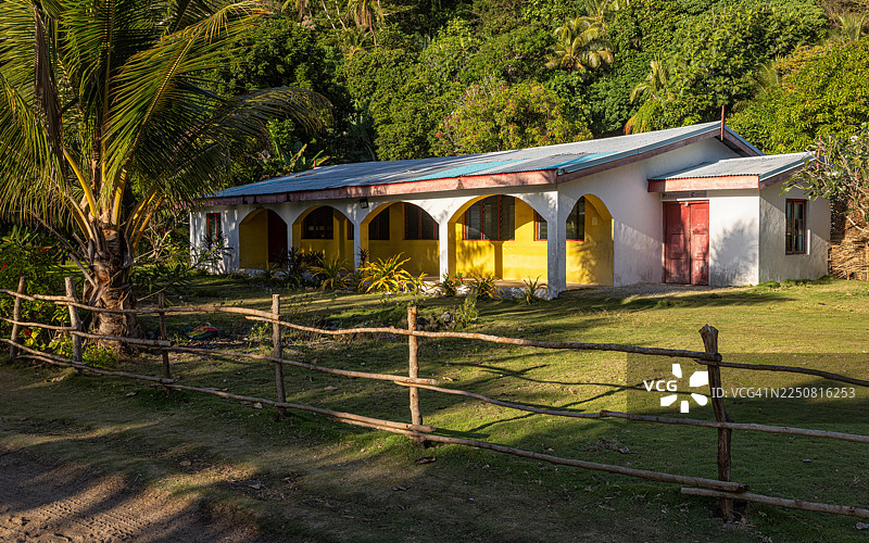 瓦努阿图谢法省恩古纳岛乌纳卡普村庄景观图片素材