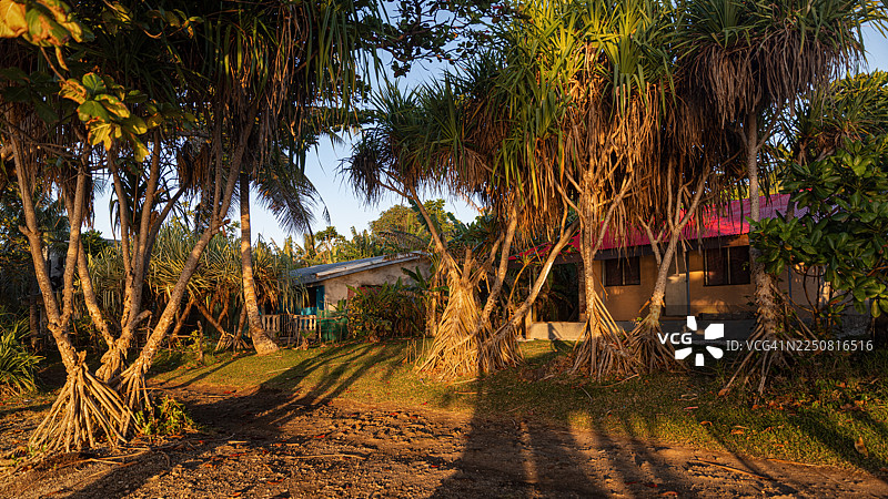 瓦努阿图谢法省恩古纳岛塔洛阿村庄景观图片素材
