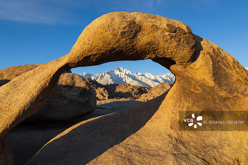 莫比乌斯拱门，位于东部内华达山脉的阿拉巴马丘陵图片素材