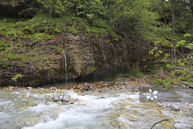 施泰纳山海尔马里亚阿尔姆的特里阿芬瀑布，位于米特尔平茨高地区图片素材