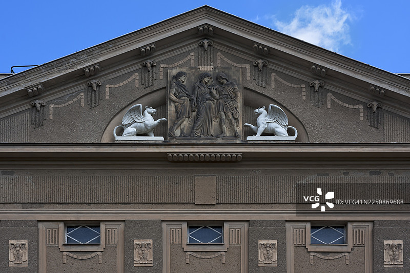 市政厅主入口的山墙，1910年启用，2005年关闭，格尔利茨，上卢萨蒂亚，萨克森，德国图片素材