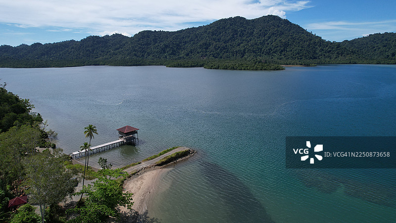 印度尼西亚西南巴布亚的海岸线与雨林生物多样性。图片素材