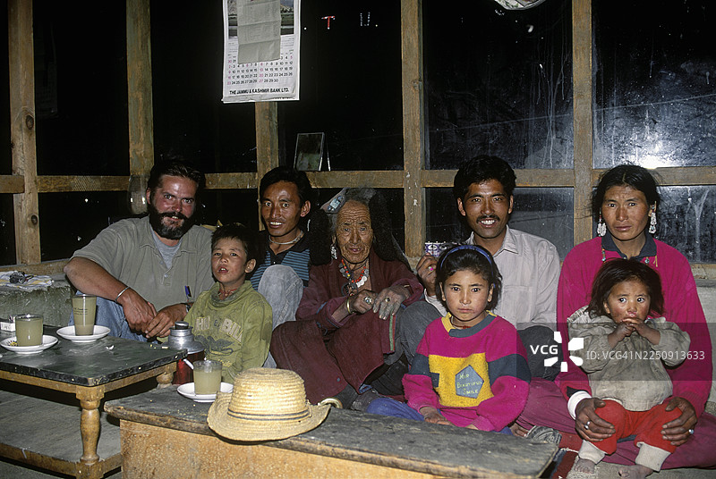 印度赞斯卡地区的三代同堂家庭图片素材