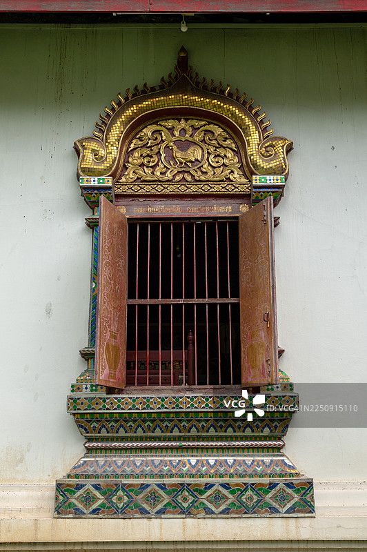 瓦特清曼寺的佛寺窗户图片素材