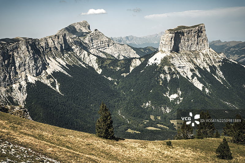 韦尔科尔自然公园内蒙特艾奎尔高原上戏剧性的夏日光景图片素材