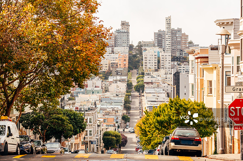 美国加利福尼亚州旧金山市，风景优美的北滩和俄罗斯山区的阳光明媚的一天图片素材