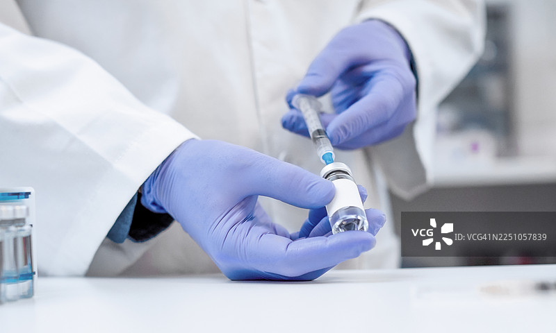 准备一剂药物或疫苗图片素材