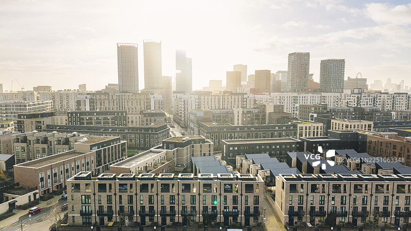 伦敦斯特拉特福德住宅区鸟瞰图/无人机视角图片素材