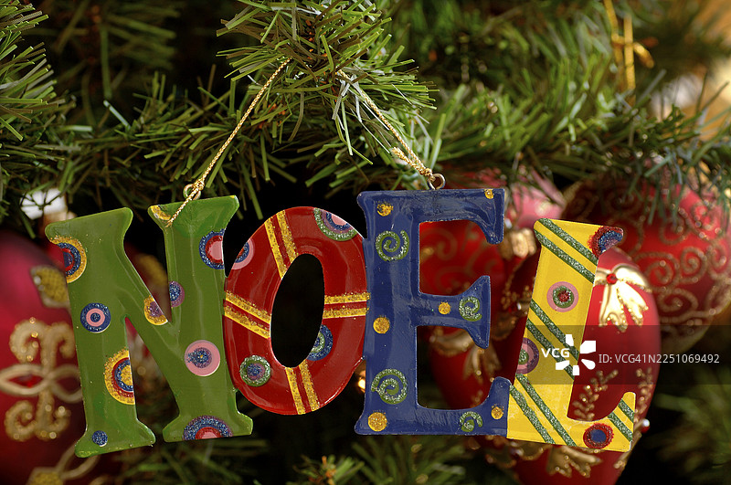 圣诞装饰品，圣诞快乐，挂在树上图片素材