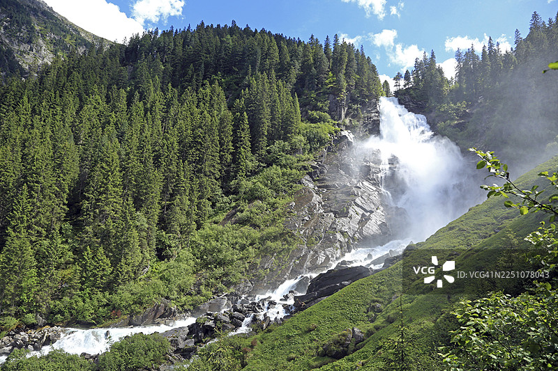 克里姆尔瀑布，克里姆尔阿亨塔尔山谷，何尔茨霍恩国家公园，克里姆尔，宾茨高，奥地利图片素材