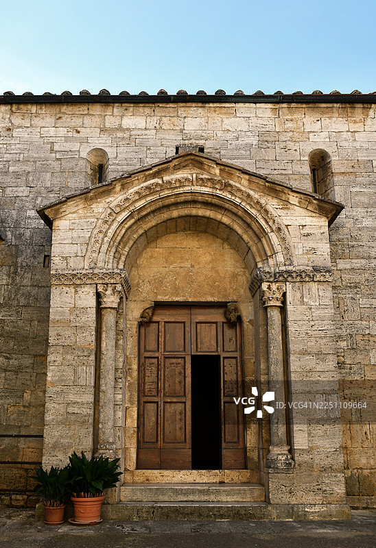 圣基里科多尔恰 - 圣母升天教堂 - 门图片素材