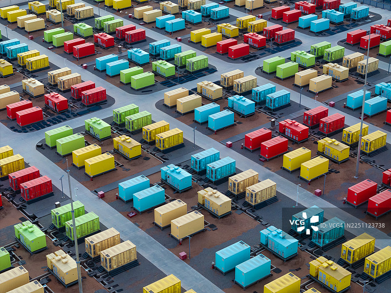 日出时的储能电站图片素材