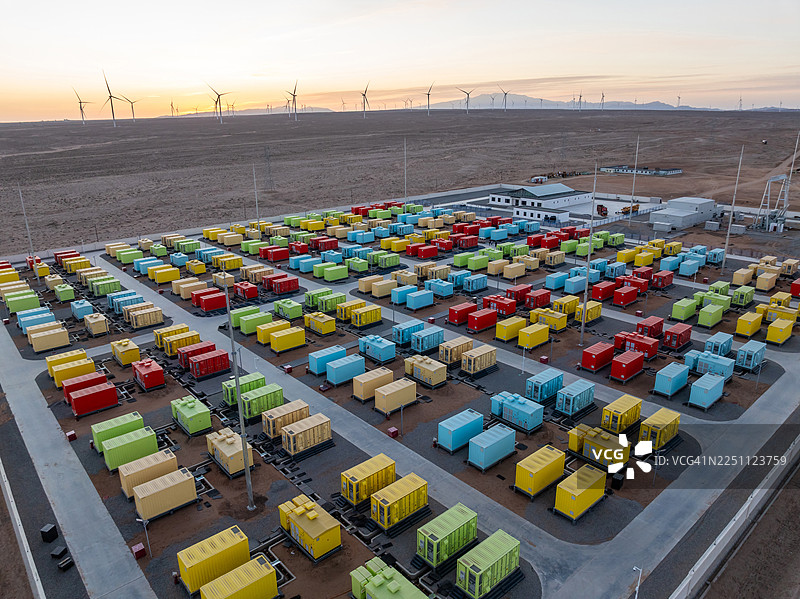 日出时分的储能电站图片素材