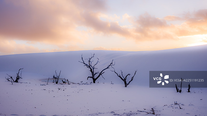 伦索伊斯·马拉尼昂塞斯的彩色日出图片素材
