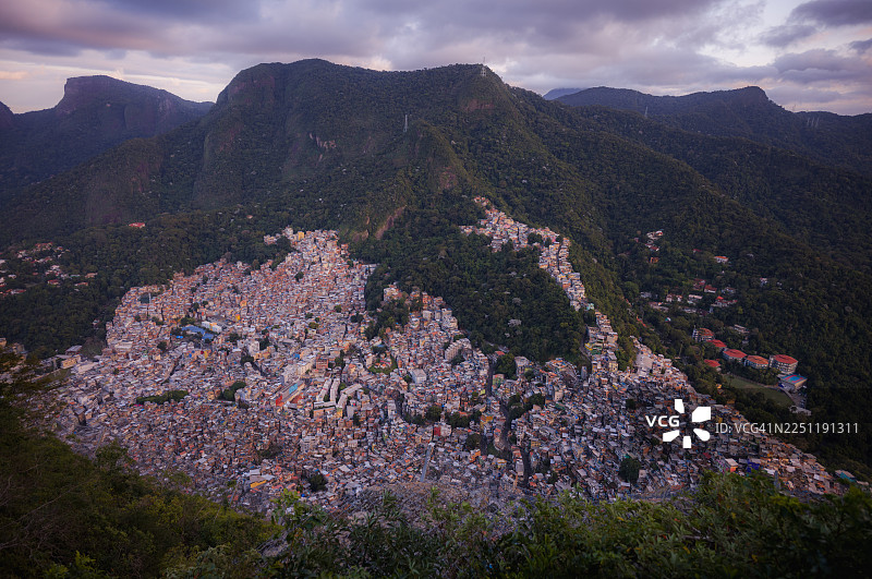 从上方俯瞰罗西尼亚贫民窟图片素材