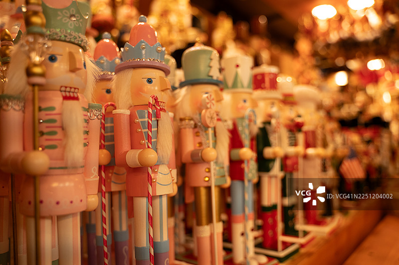 2025年斯特拉斯堡圣诞市集摊位图片素材