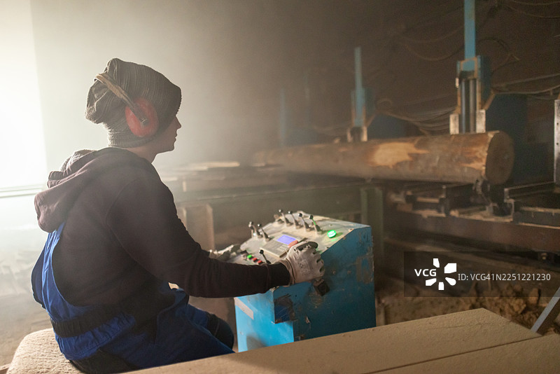 木工工具正在使用中图片素材