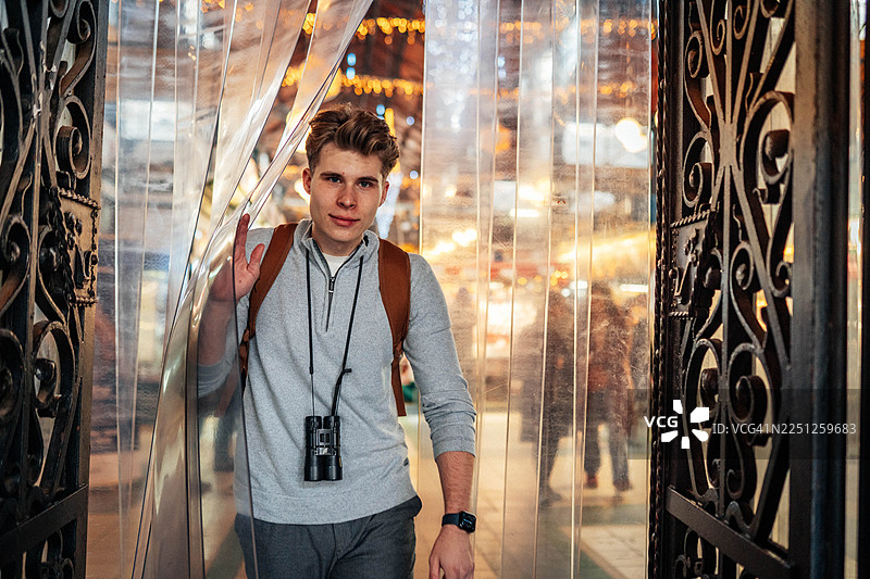 离开布达佩斯中央市场大厅图片素材