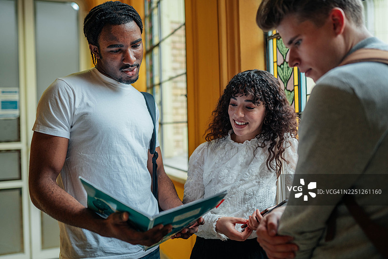 我们喜欢我们的大学建筑图片素材