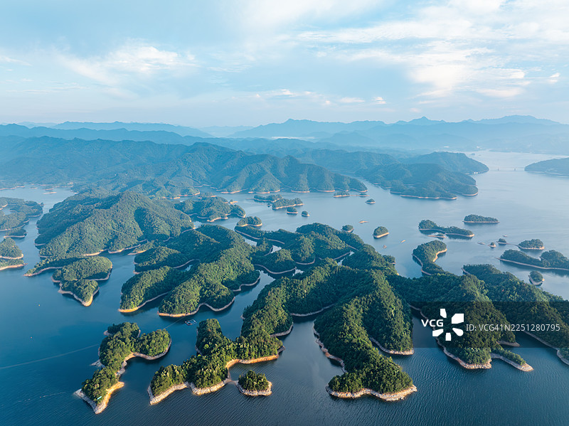 湖中的岛屿图片素材