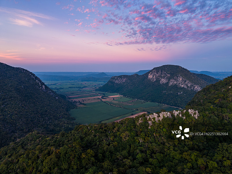 泰国沙拉武里府山脉的航拍图图片素材