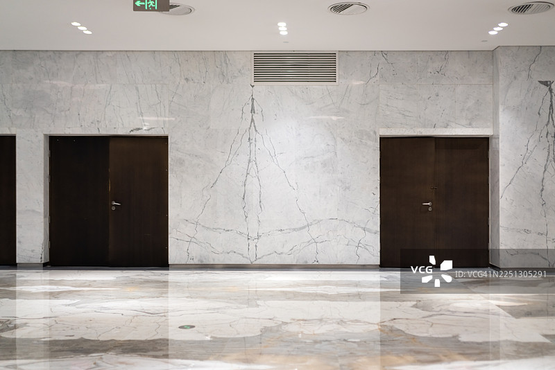 建筑物中的安全出口图片素材