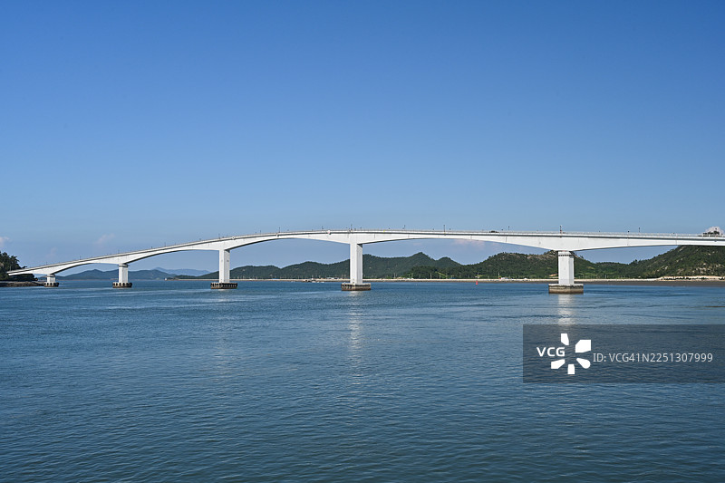 全罗南道新安郡比金面船岩门大桥图片素材