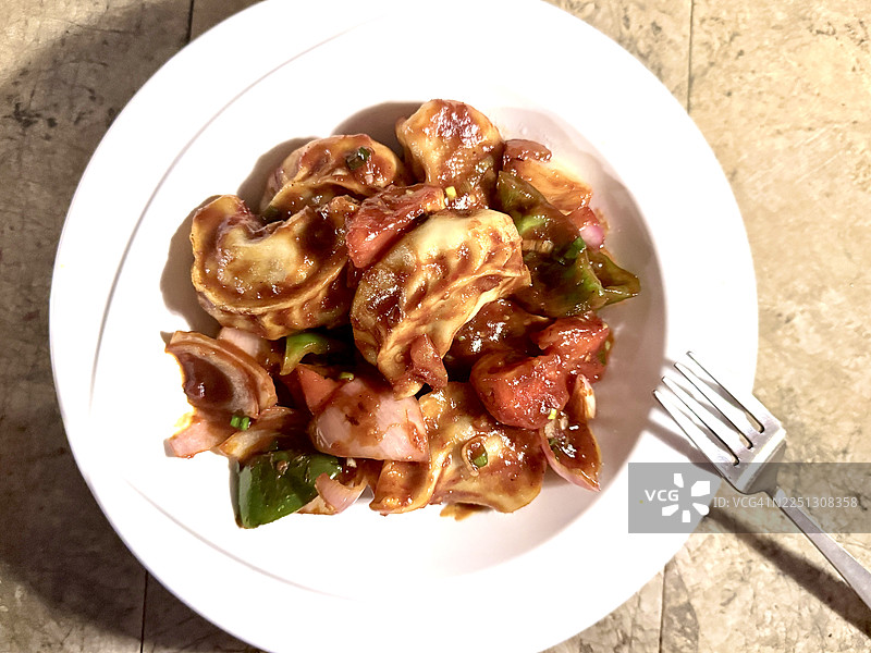 吃辣味辣肉饺图片素材