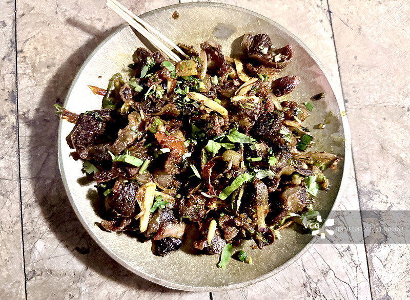 香辣酥脆的藏式烤肉干作为零食图片素材