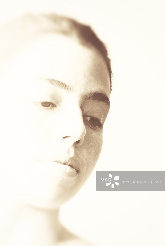 在光的寂静中图片素材