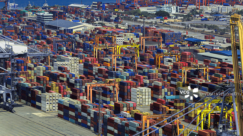集装箱运输出口货物在港口图片素材