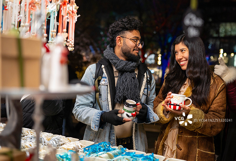 热红酒是我们最喜欢的礼物图片素材