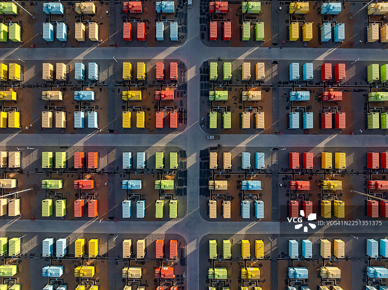 日出时的储能电站图片素材