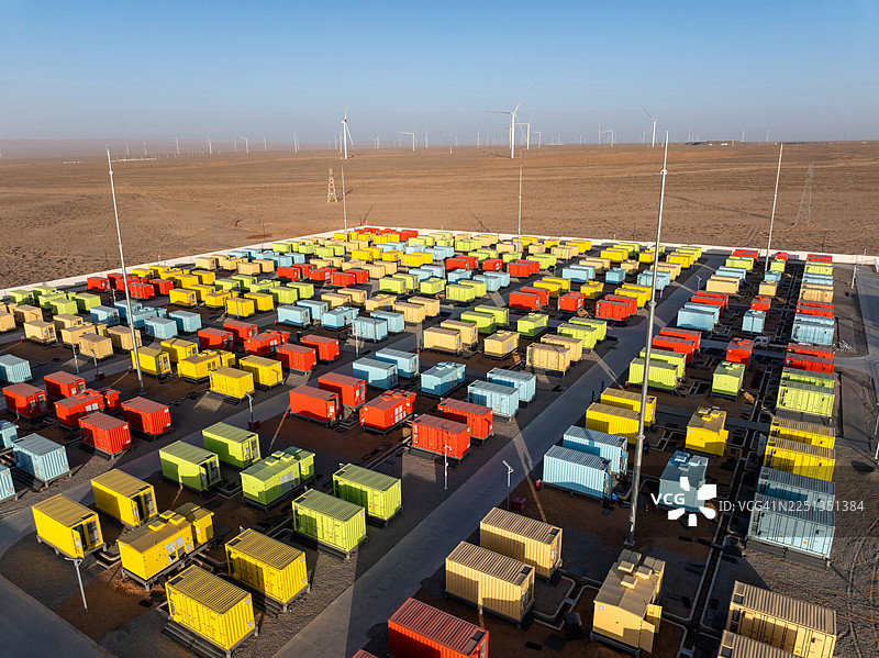 日出时的储能电站图片素材