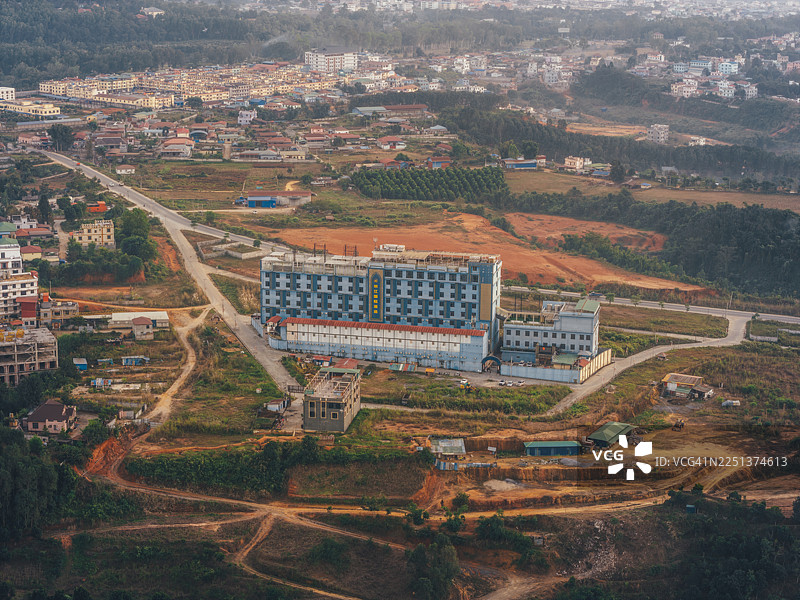 缅甸掸邦谬瑟蓝酒店发展中的城镇的航拍视角图片素材