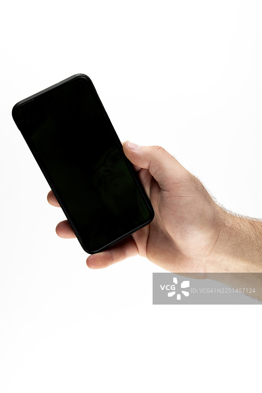 一只手拿着黑色的智能手机，背景为白色图片素材