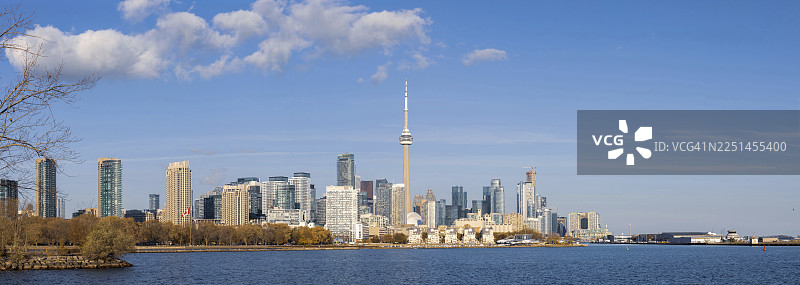 安大略湖畔俯瞰多伦多金融区天际线与现代建筑的风景图片素材