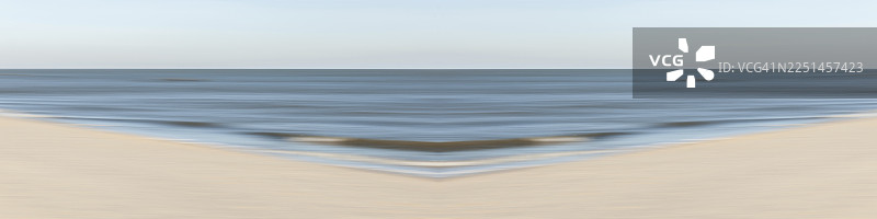 镜面图片,模糊,北海锡尔特海滩上的海浪,瓦登海国家公园,锡尔特,霍尔努姆,北弗里斯兰,石勒苏益格-荷尔斯泰因,德国 | 镜面图片,模糊,海滩上的海浪,北海,瓦登海国家公园,锡尔特,石勒苏益格-荷尔斯泰因,德国图片素材