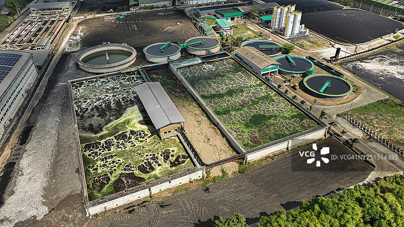 污水处理厂的鸟瞰图，靠近市中心图片素材