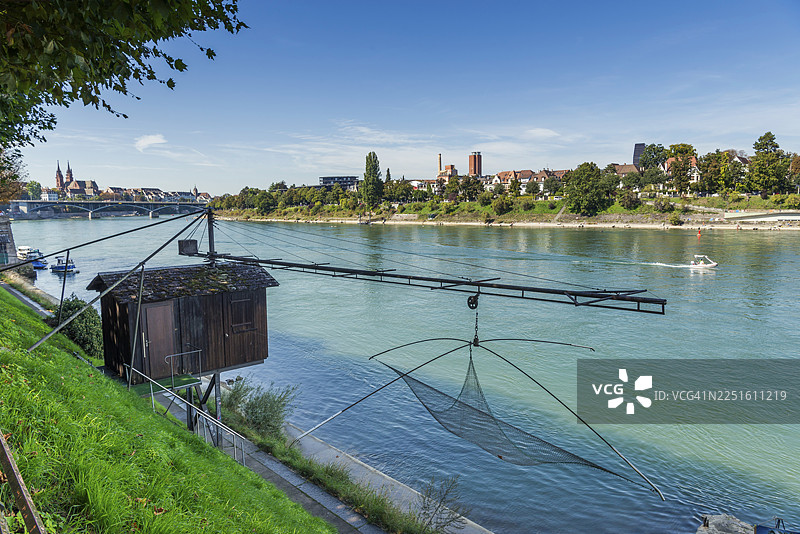 传统的渔夫帽搭配渔网，莱茵河，巴塞尔图片素材