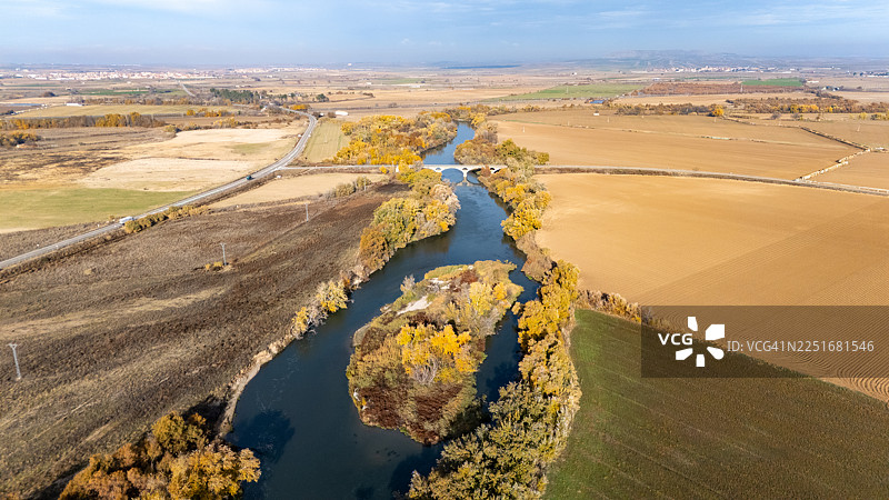 空中俯瞰托莱多省塔霍河中段图片素材