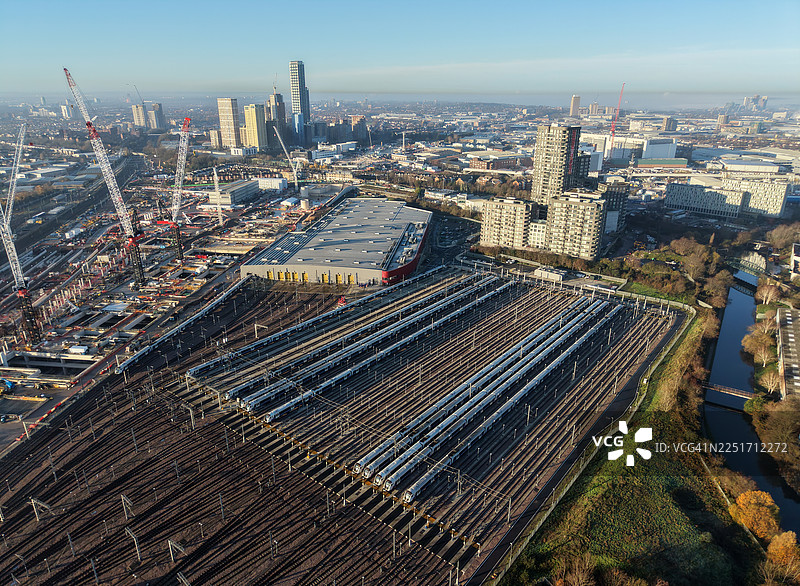 老橡树普通火车仓库图片素材