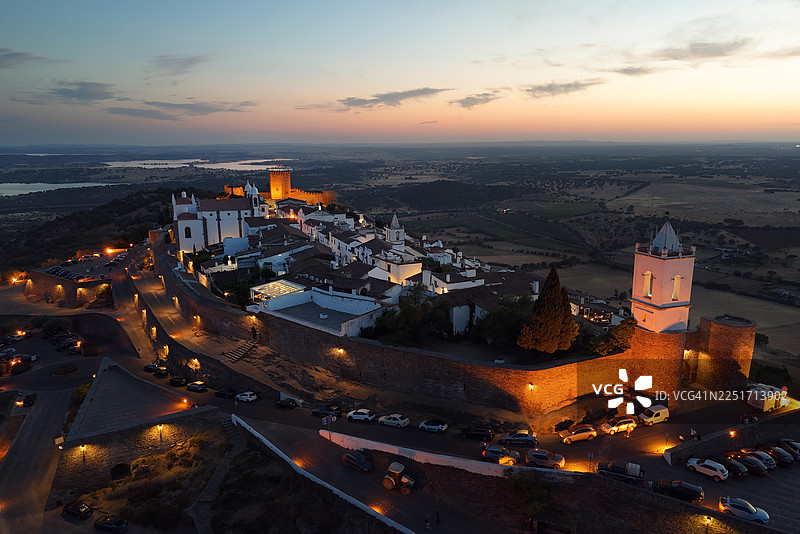 蒙萨拉斯中世纪村庄和阿尔克瓦大坝图片素材