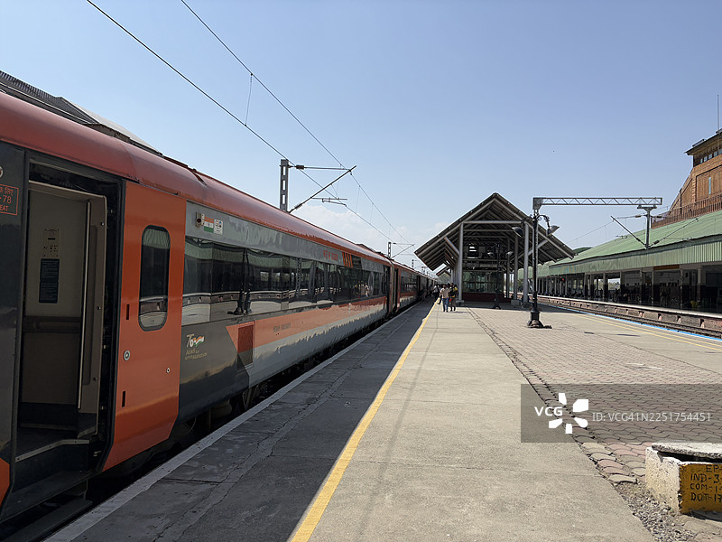 Vande Bharat Express 是印度铁路运营的中长途半高速特快列车服务。图片素材