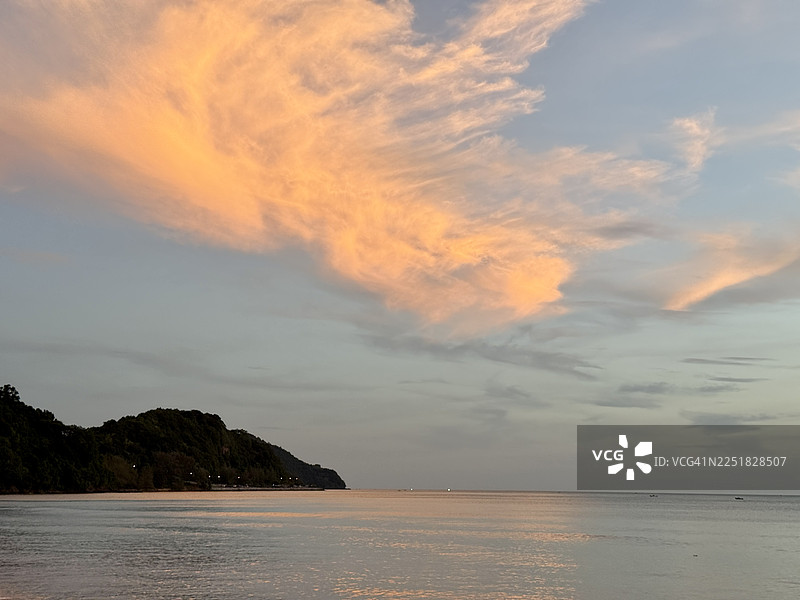 泰国尖竹汶府空汪曼海滩日落及美丽的天空。图片素材