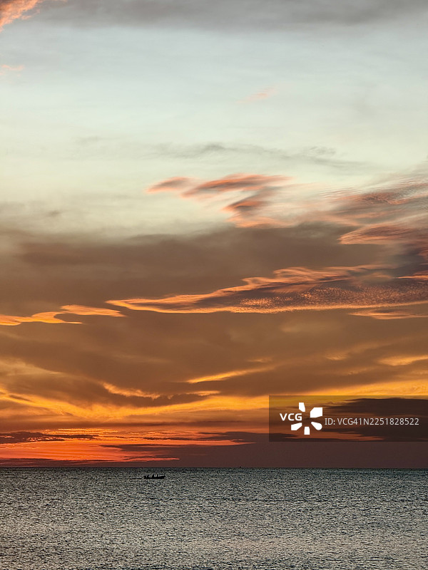 泰国尖竹汶府孔威曼海滩的日落和美丽的天空。图片素材