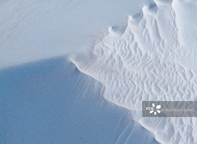 雪山上的抽象光效图片素材