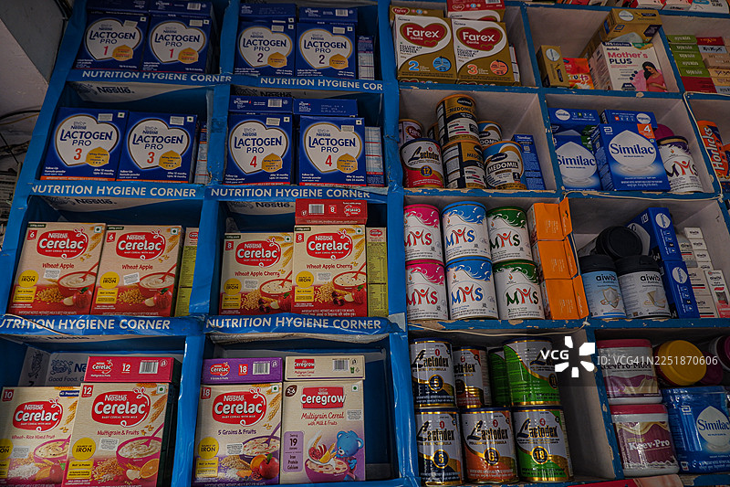 市场上各种类型的婴儿食品图片素材