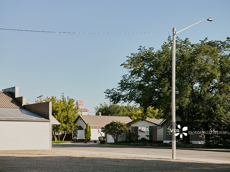 宁静的小镇街道景象图片素材