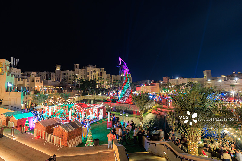迪拜朱美拉古堡市集圣诞装饰图片素材
